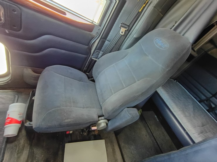 2005-peterbilt-379-image-46