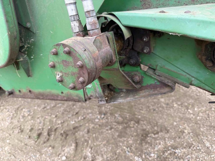 john-deere-212-image-8