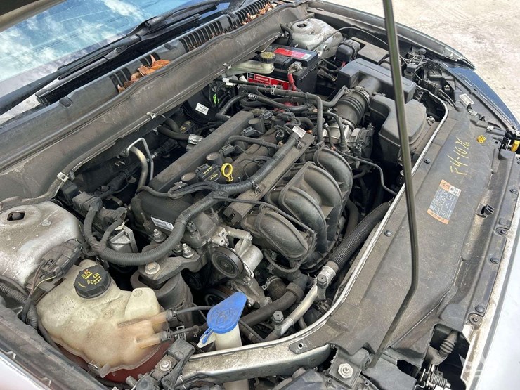 2014-ford-fusion-sedan-image-10