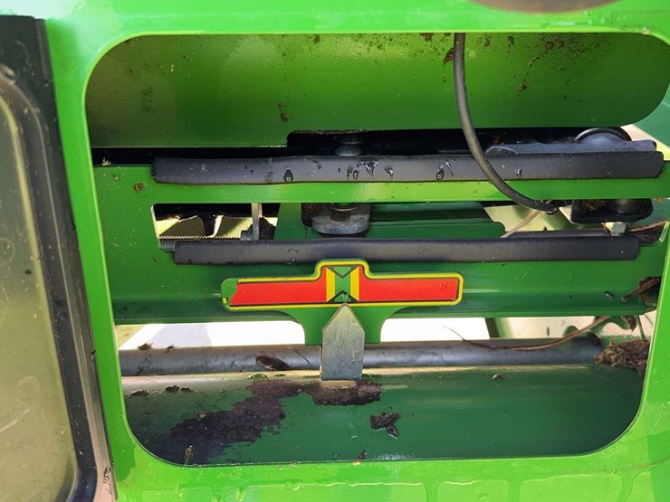 2018-john-deere-635fd-image-16