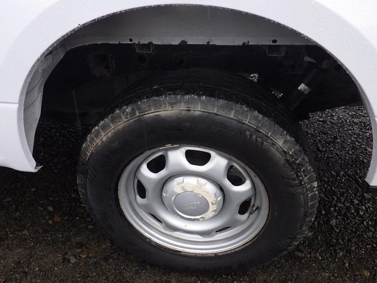 2016-ford-f150-xl-image-9
