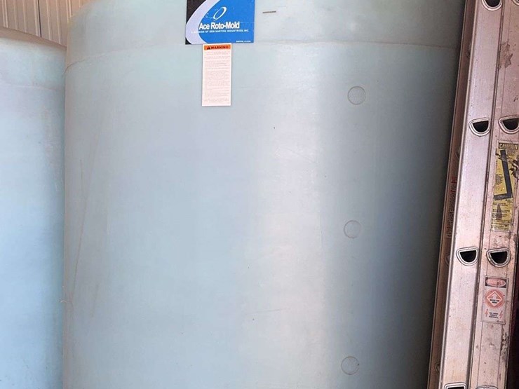 2500-gal-ace-roto-mold-tank-with-2”-bung-image-3