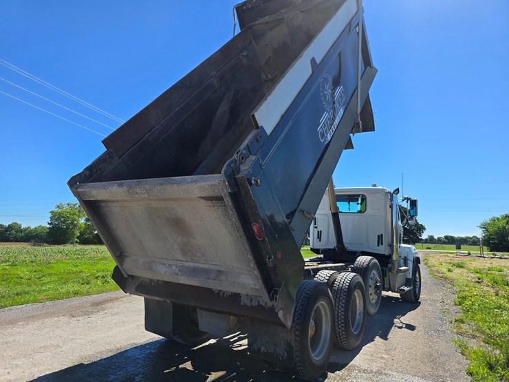 2018-western-star-4700-image-56