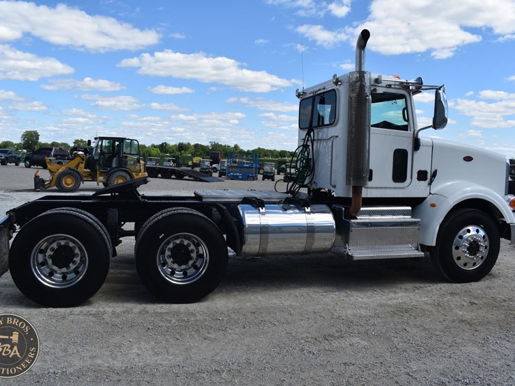 2013-peterbilt-367-image-13