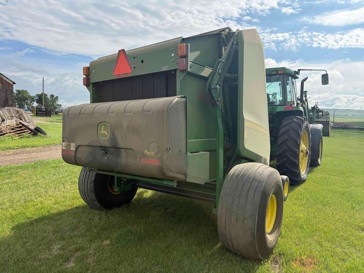 2020-john-deere-560m-image-5