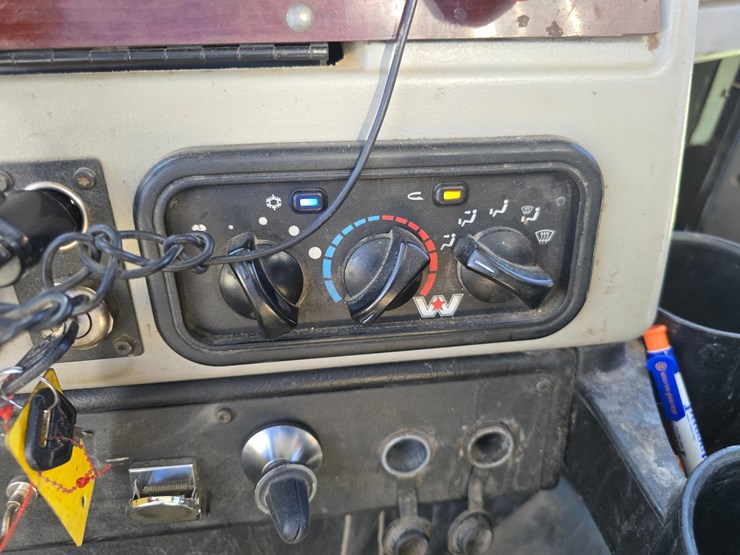 2018-western-star-4700-image-100