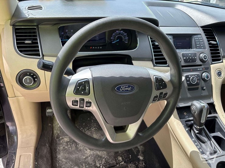 2018-ford-taurus-sedan-image-14