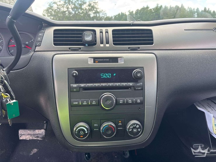 2014-chevrolet-impala-sedan-image-16