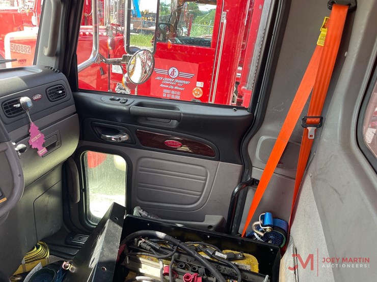 2016-peterbilt-365-image-18