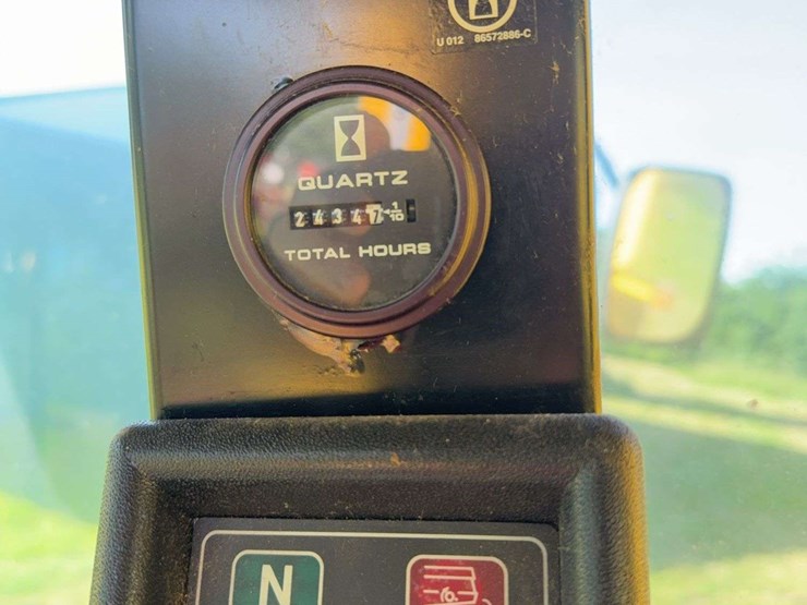 2002-new-holland-tr89-image-17