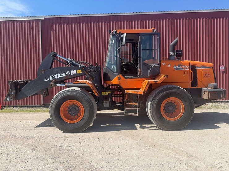 2021-doosan-dl220-5-image-2