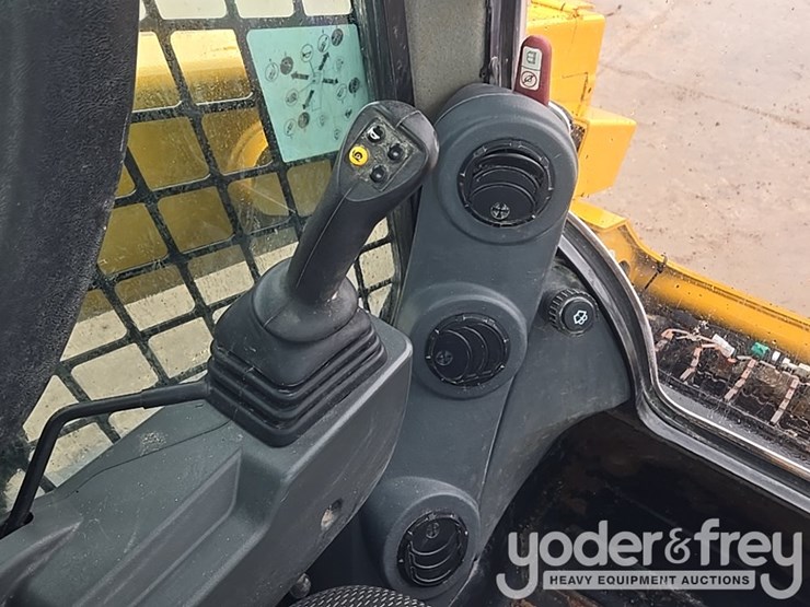 2023-caterpillar-259d3-image-41