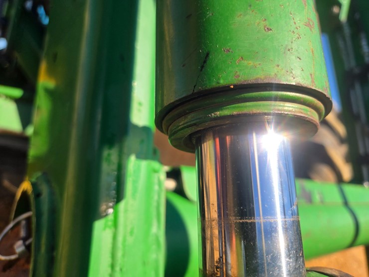 2010-john-deere-6115d-image-73