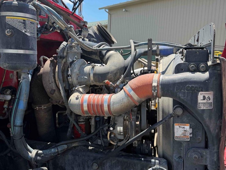 2011-peterbilt-337-image-22