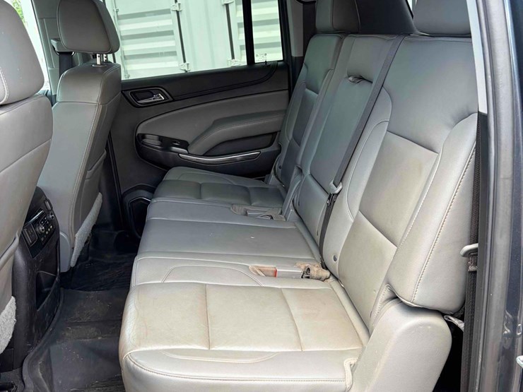 2019-chevrolet-suburban-image-13