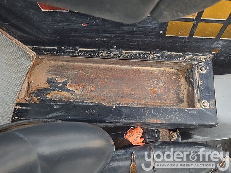 2011-caterpillar-257b3-image-41