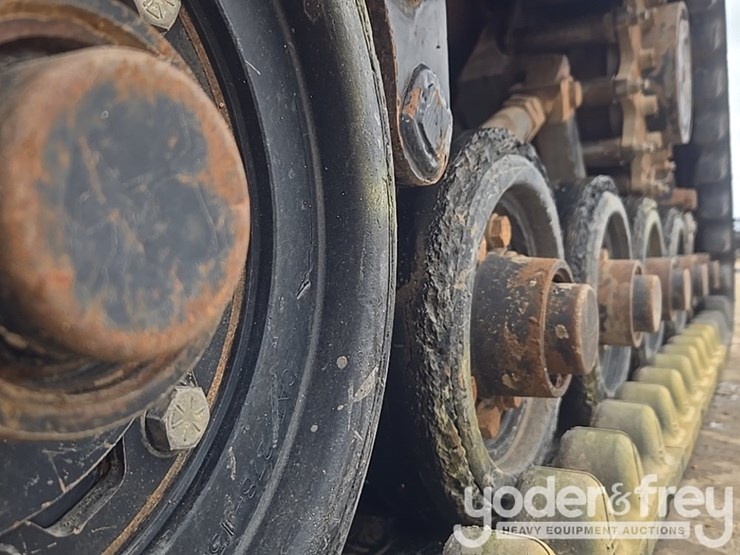 2011-caterpillar-257b3-image-12