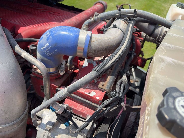 peterbilt-579-image-51