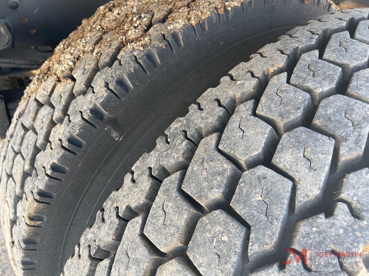 2001-ford-f750-image-9