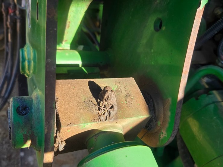 2010-john-deere-6115d-image-74