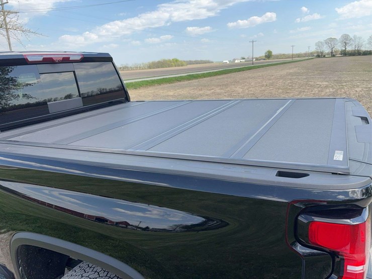 2025-chevrolet-silverado-2500hd-high-country-image-14