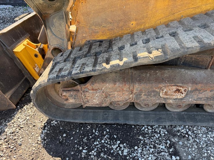 2017-deere-331g-image-17
