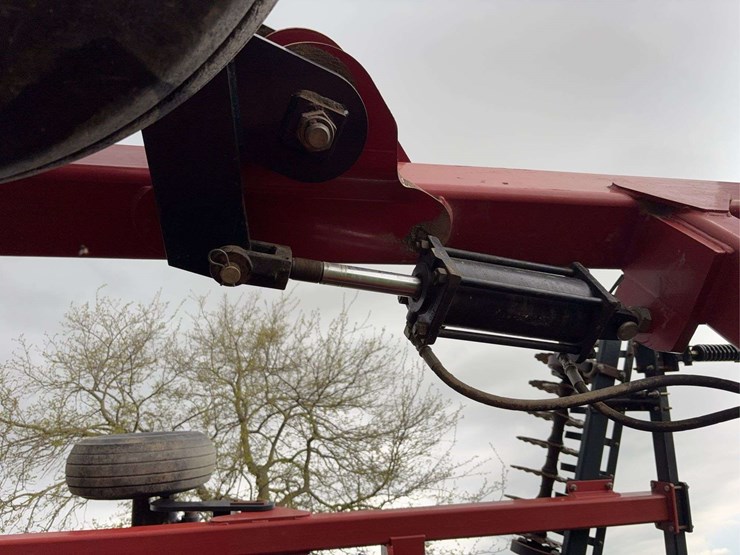 case-ih-330-image-17