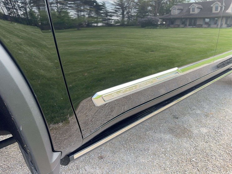 2025-chevrolet-silverado-2500hd-high-country-image-17