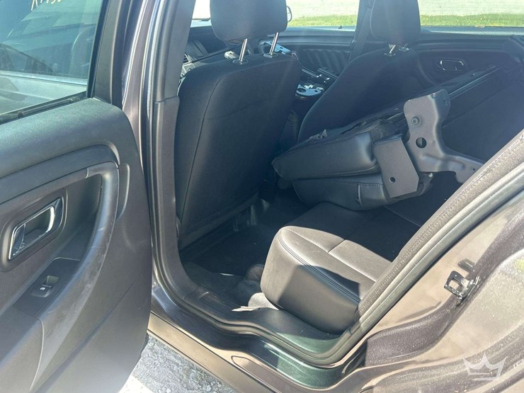 2014-ford-taurus-awd-sedan-image-20