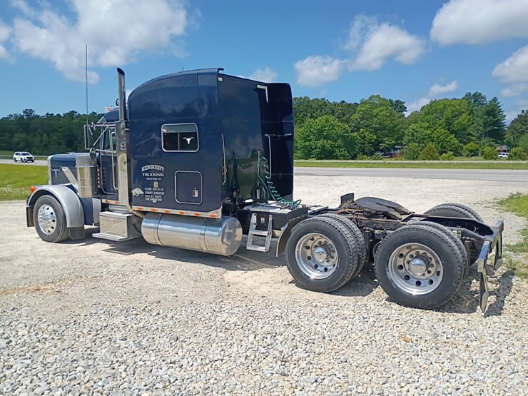 2005-peterbilt-379-image-4