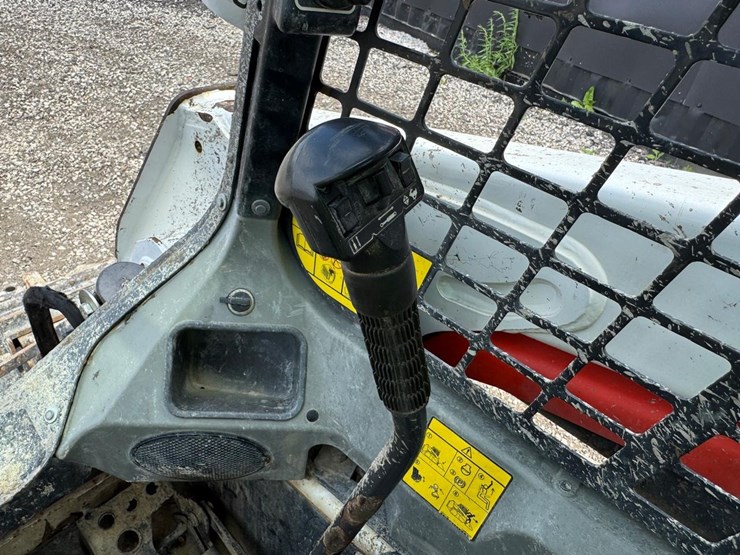 2022-bobcat-t550-image-26
