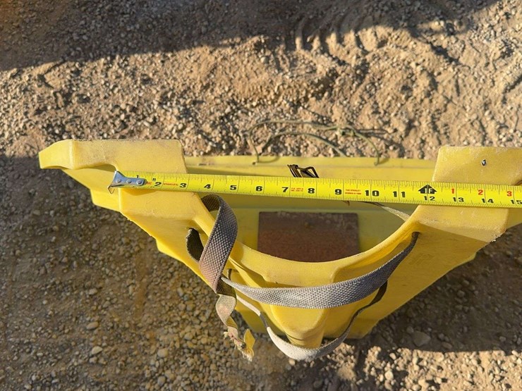 poly-auger-hopper---4’-wide-w/-metal-support-image-6