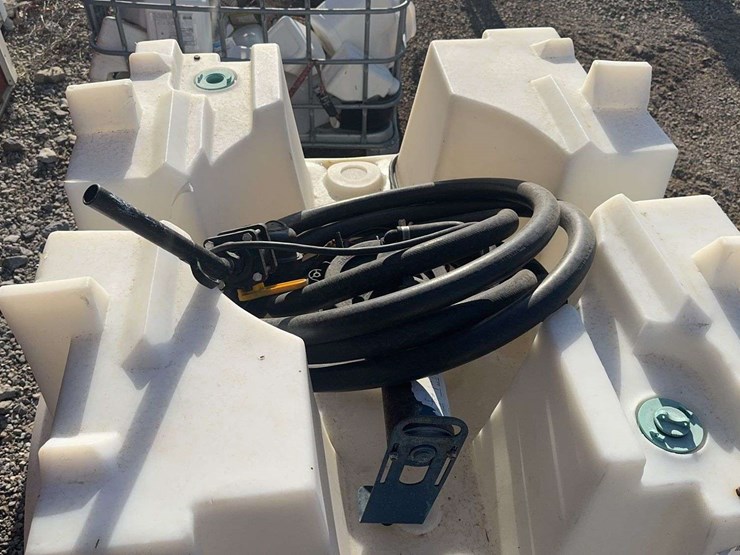 140-gal.-roundup-chemical-tote-w/-flowmeter-and-12volt-pump-image-6
