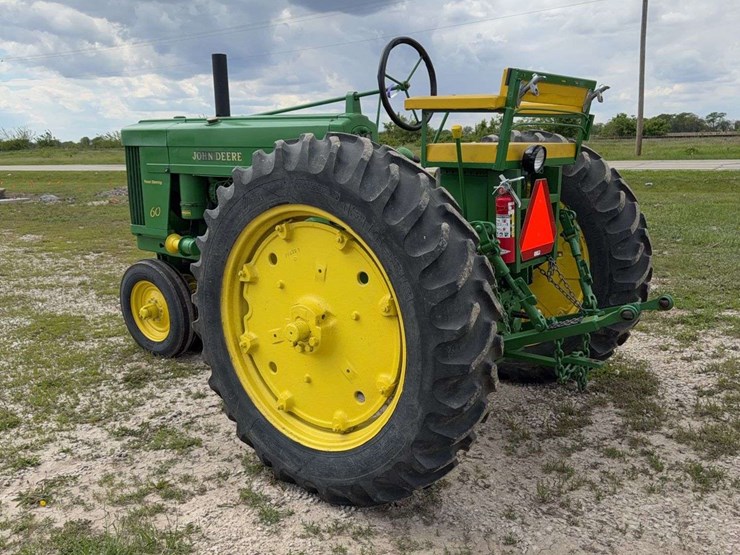 1956-john-deere-60-image-3