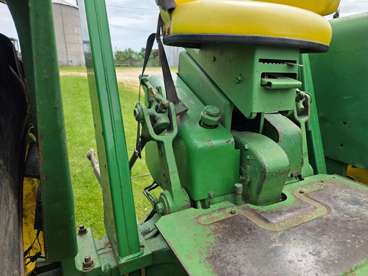 john-deere-3010-image-21