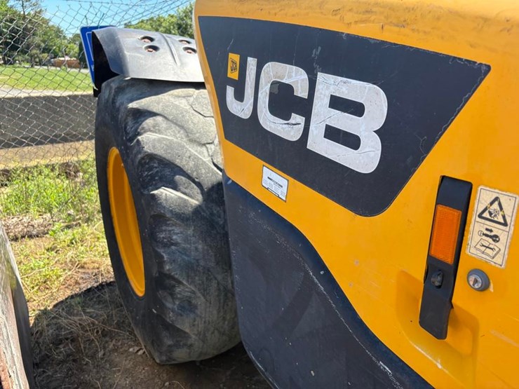 2013-jcb-541-70-image-7