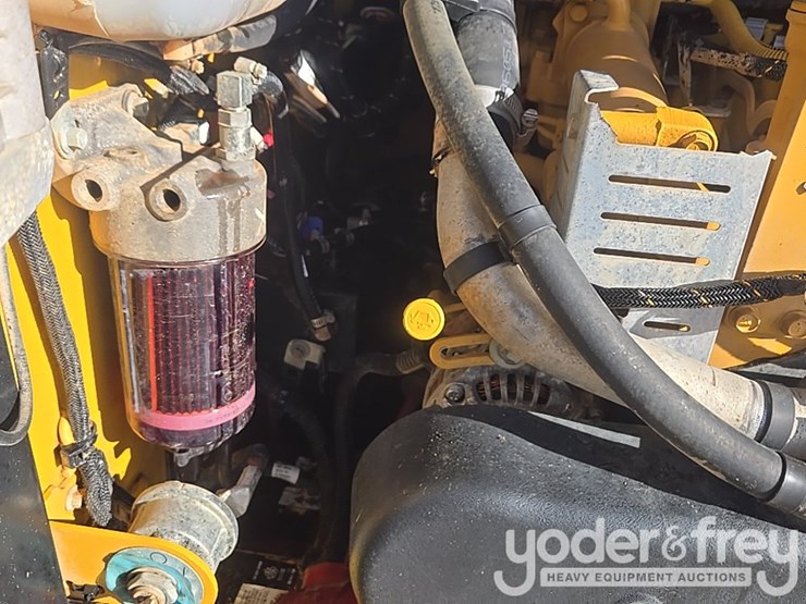 2017-caterpillar-262d-image-38