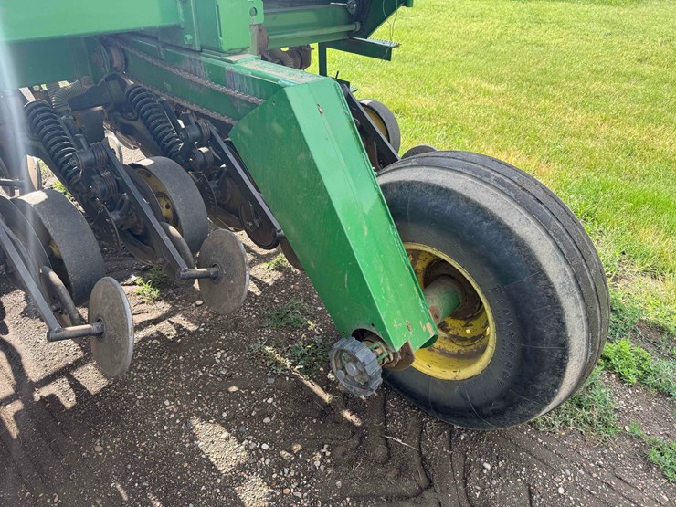 john-deere-750-image-11
