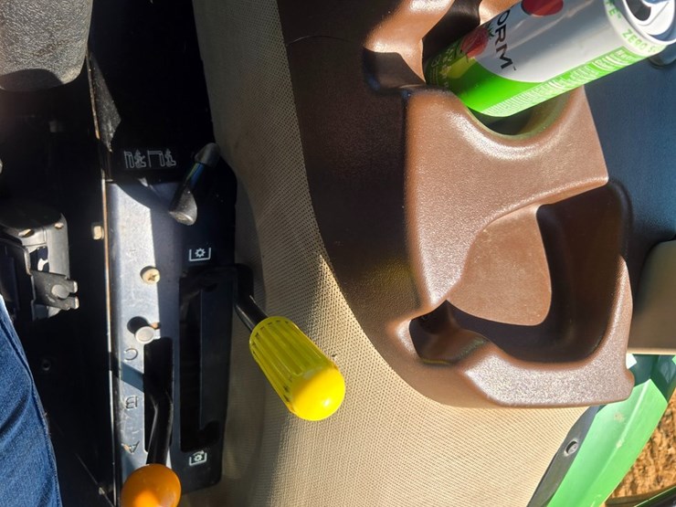 2010-john-deere-6115d-image-45