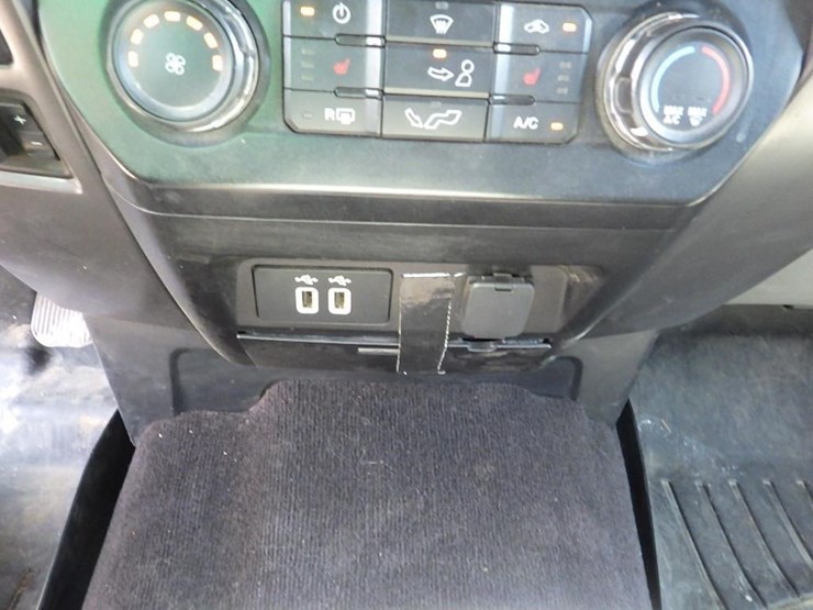 2016-ford-f150-xlt-image-36