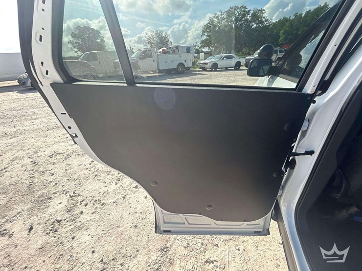 2016-ford-explorer-image-21