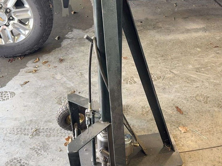 high-clearance-sprayer-jack---20-ton-air/hydraulic-bottle-jack---minimum-jack-height-50”-image-2