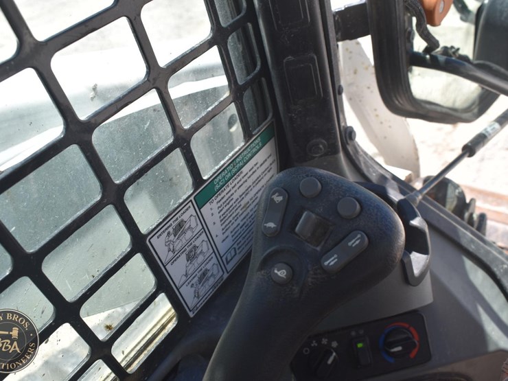 2022-bobcat-t740-image-37
