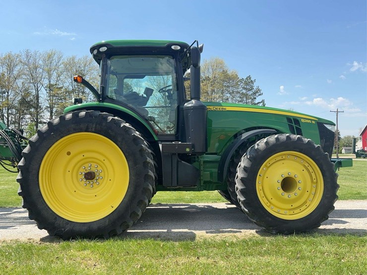 2013-john-deere-8285r-image-3