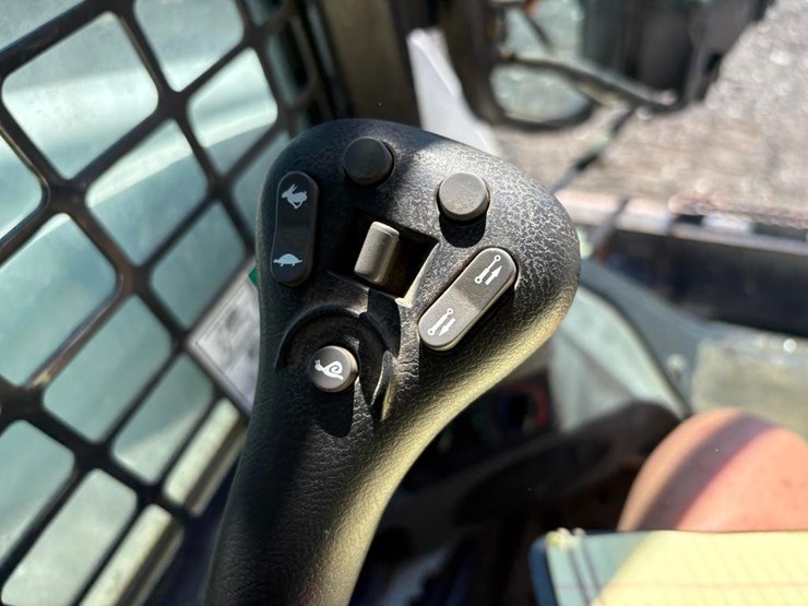 2015-bobcat-t650-image-27