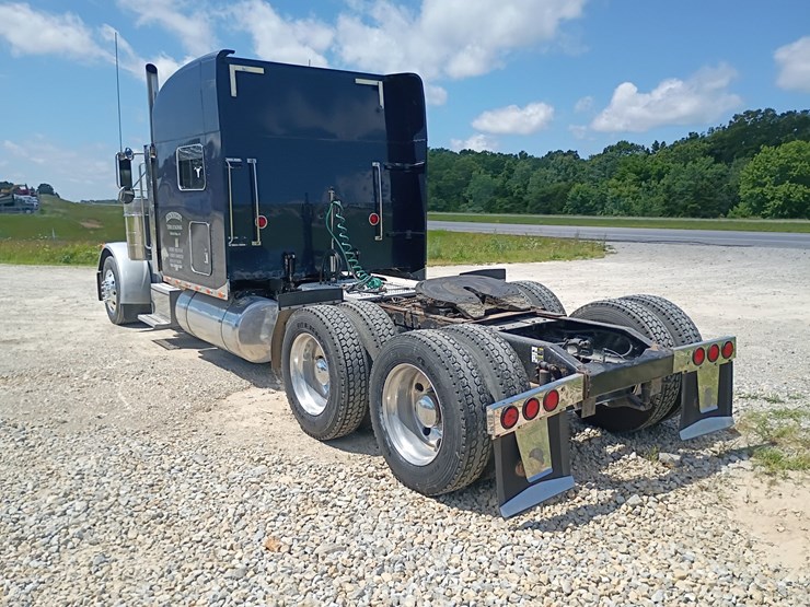 2005-peterbilt-379-image-5
