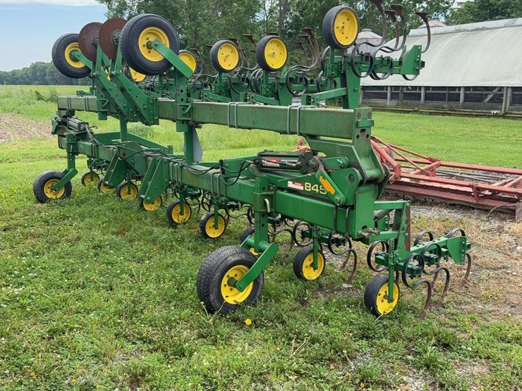 16-row-jd-row-crop-cultivator-image-1