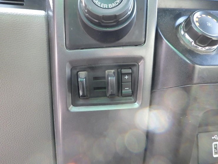 2016-ford-f150-xlt-image-37