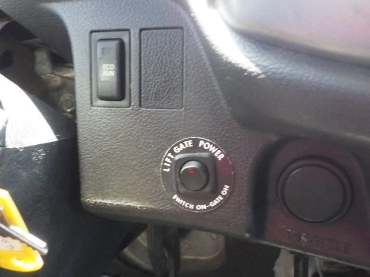 2015-hino-338-image-32
