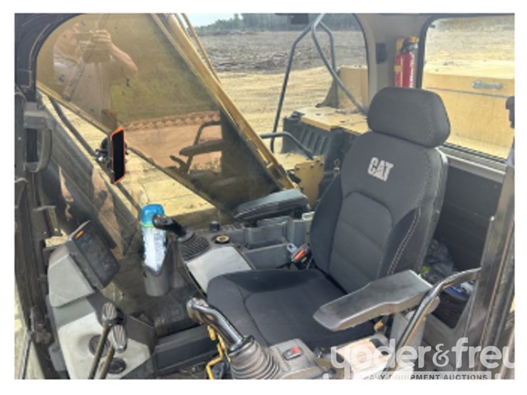 2019-caterpillar-323-image-9
